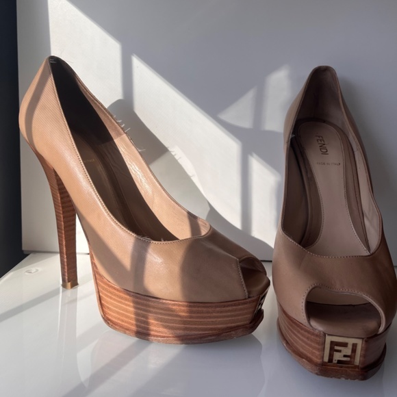 Fendi Fendista pump in beige - Picture 7 of 7